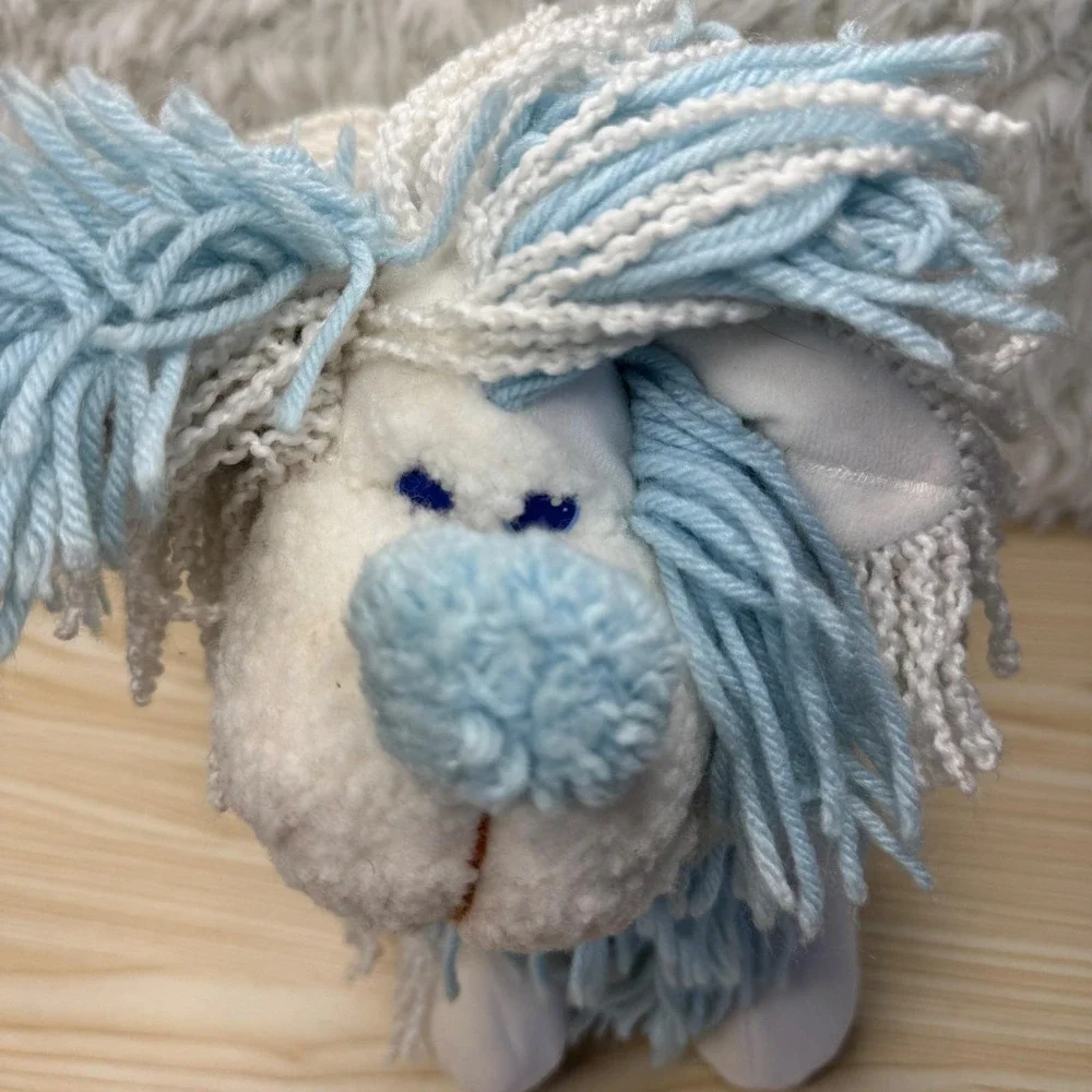 Kenner Fluppy Dog Plush Puppy Toy Blue White Yarn Mane‎ 1986 Vintage Yarn Hair